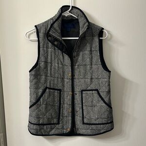 Stylish Gray Quilted Vest with Black Trim
